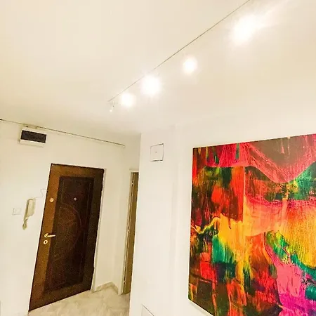 3 Warm In The Center Bükreş