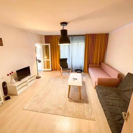 3 Warm In The Center Bucharest